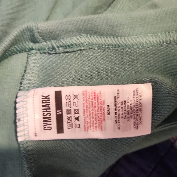 Gymshark Women's Pull Over with Hood. Long Sleeve and Medium Size - Picture 6 of 6